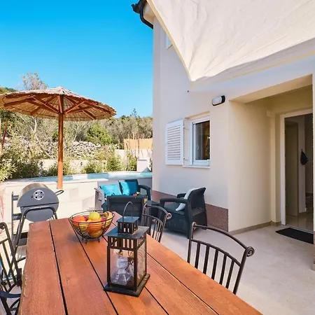 Meacres Sea Villa *