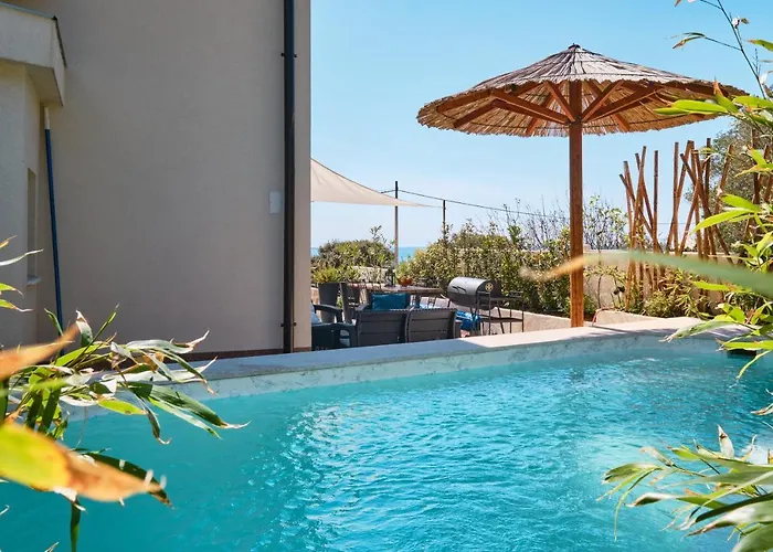 Meacres Sea Villa *