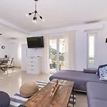 Meacres Sea Villa Miholascica